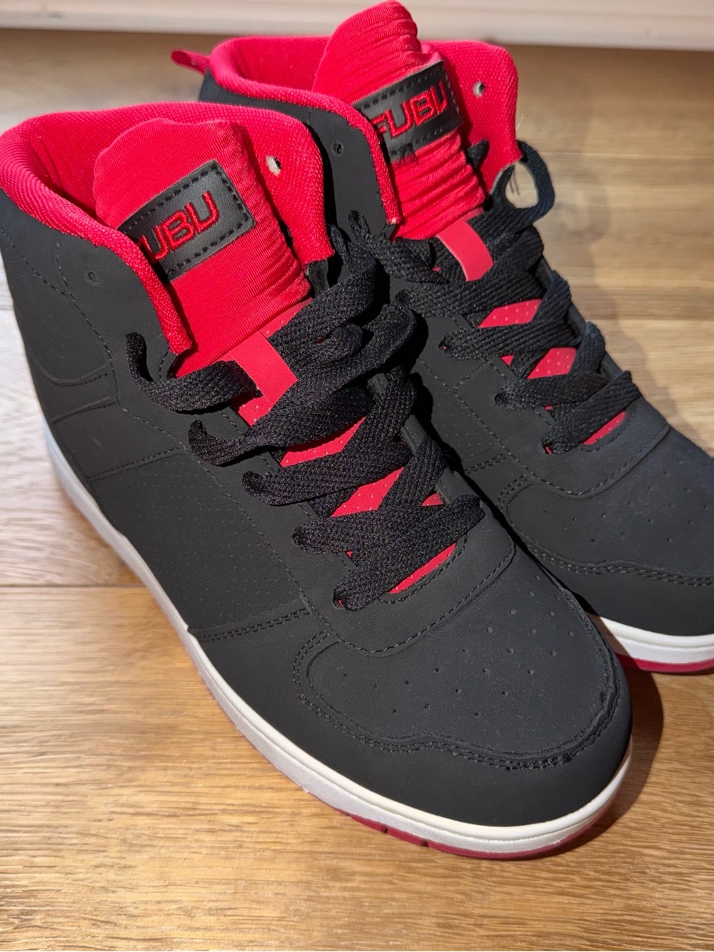 FUBU High Top Athletic Sneaker Black/Red Lace Up Basketball Boys Size 4 Youth